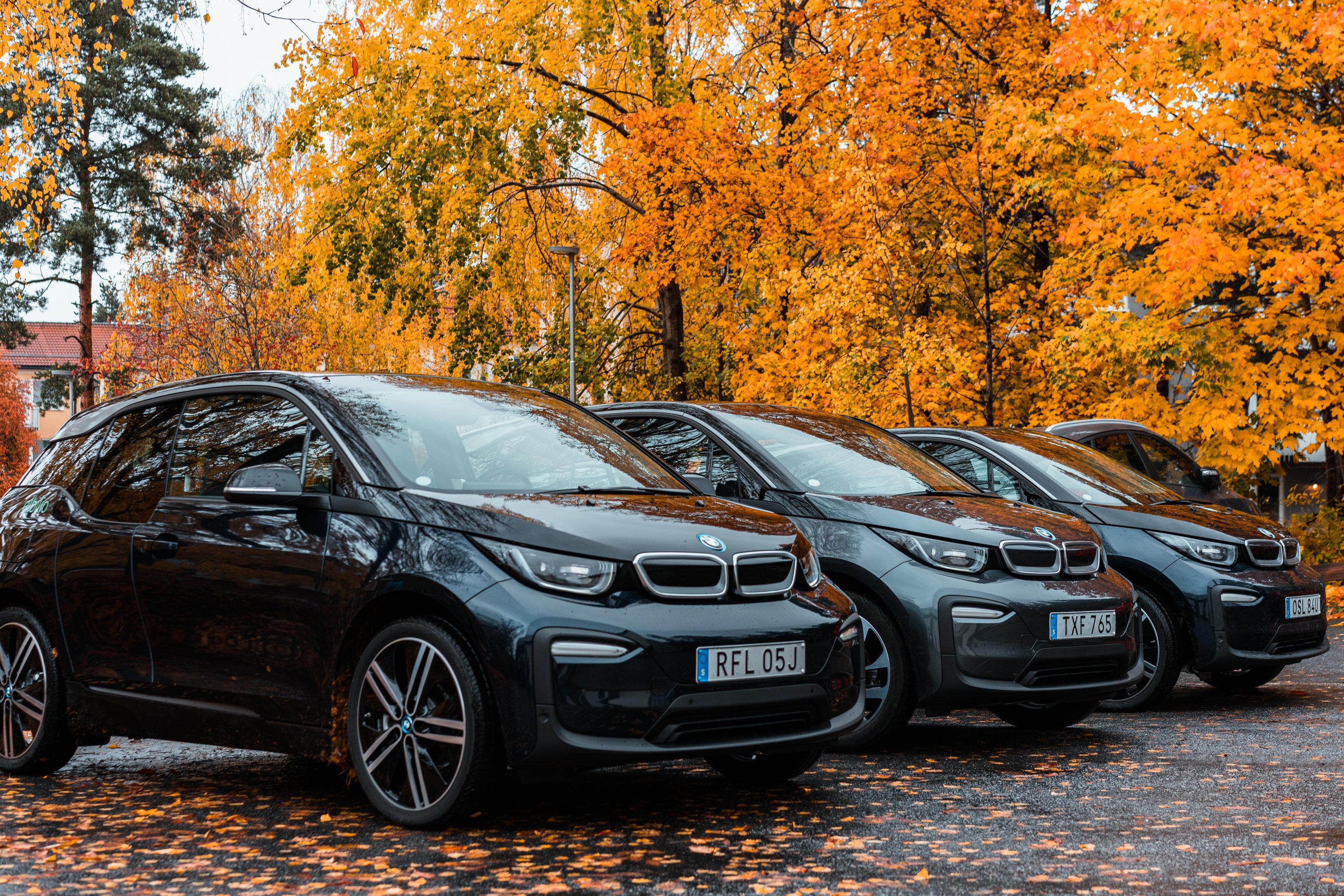 Bilar av modellen BMW i3 visades upp under invigningen. Pressbild BCW Global / BMW Sverige
