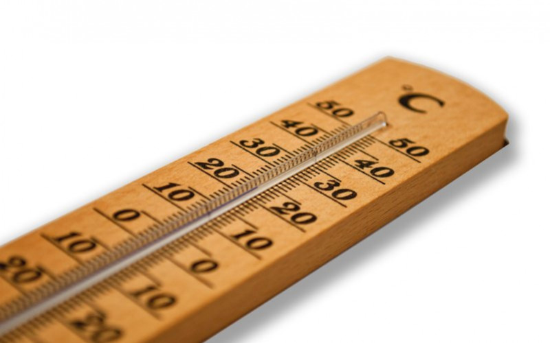 /assets/img/1888837-classic-wooden-thermometer.jpg