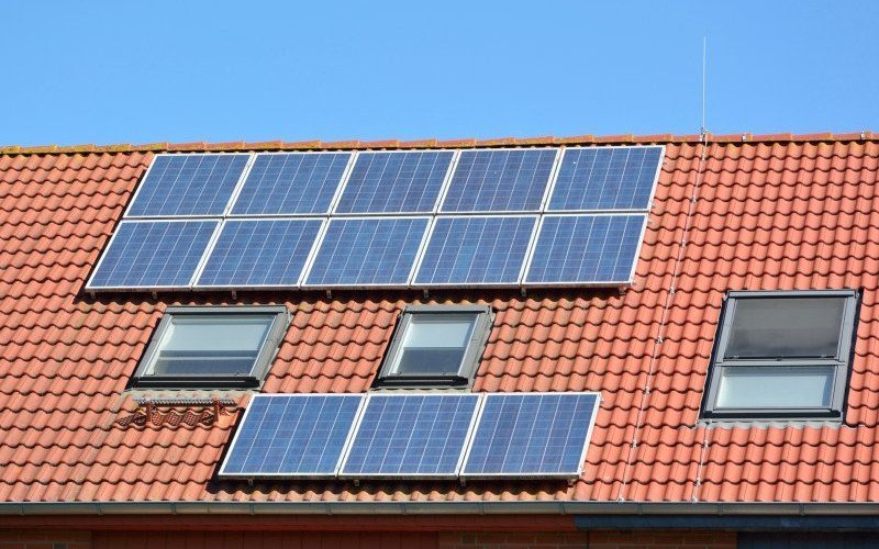 /assets/img/mostphotos/16891896-solar-energy-panels-on-roof-of-house.jpg