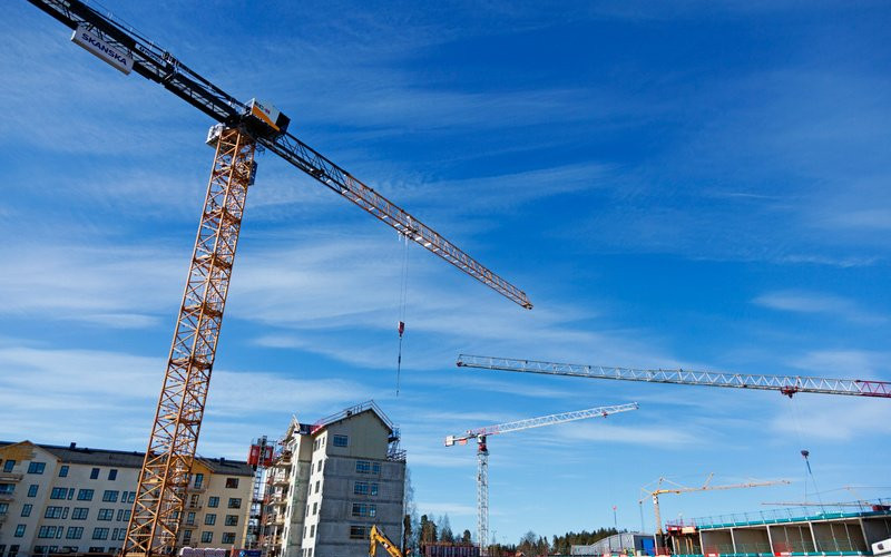 /assets/img/mostphotos/55696213-four-cranes-during-housing-construction-on-teg.jpg