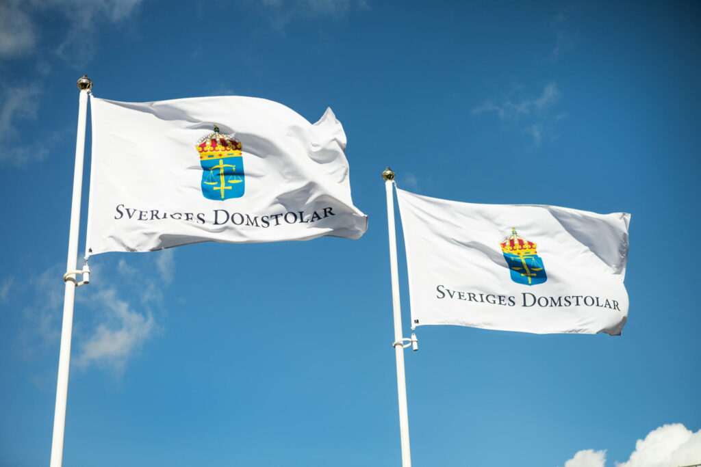Sveriges Domstolars flaggor. Bild: Carl Johan Erikson/Sveriges Domstolar
