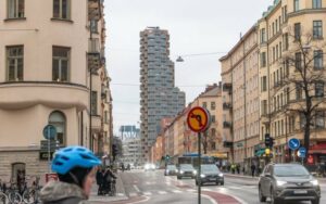 Torsgatan med ett av tornen i bakgrunden. Foto: Sten-Åke Stenberg/Mostphotos
