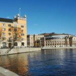 Rosenbad och Riksdagshuset i Stockholm. Foto: Mostphotos