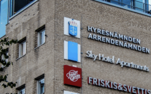 Utanför hyresnämndens kontor i Stockholm. Foto: Mostphotos