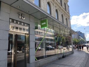Utanför ett av SEB:s kontor i Stockholm. Foto: Linda Myrin