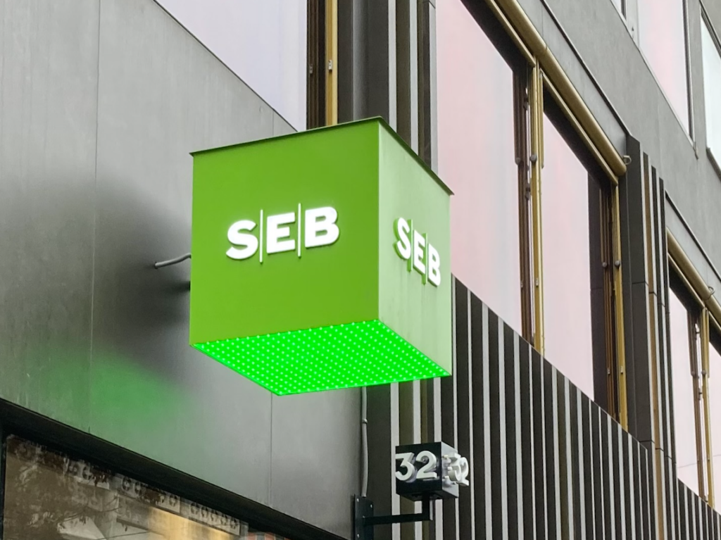 Utanför ett av SEB:s kontor i Stockholm. Foto: Linda Myrin