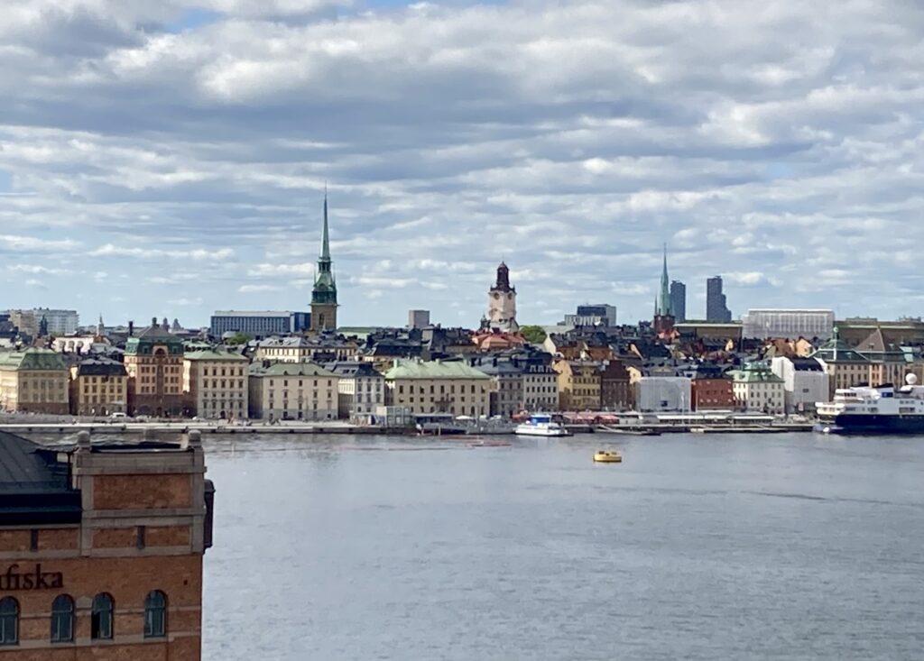 Vy över Stockholms gamla stan från vattnet